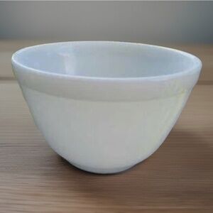 1.5 Pint PYREX 401 Mixing Bowl Serving Bowl Ovenware Milk Glass